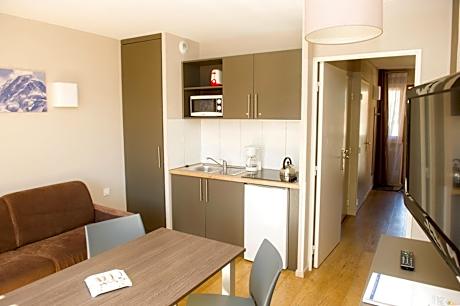 One-Bedroom Apartment (6 Adults)