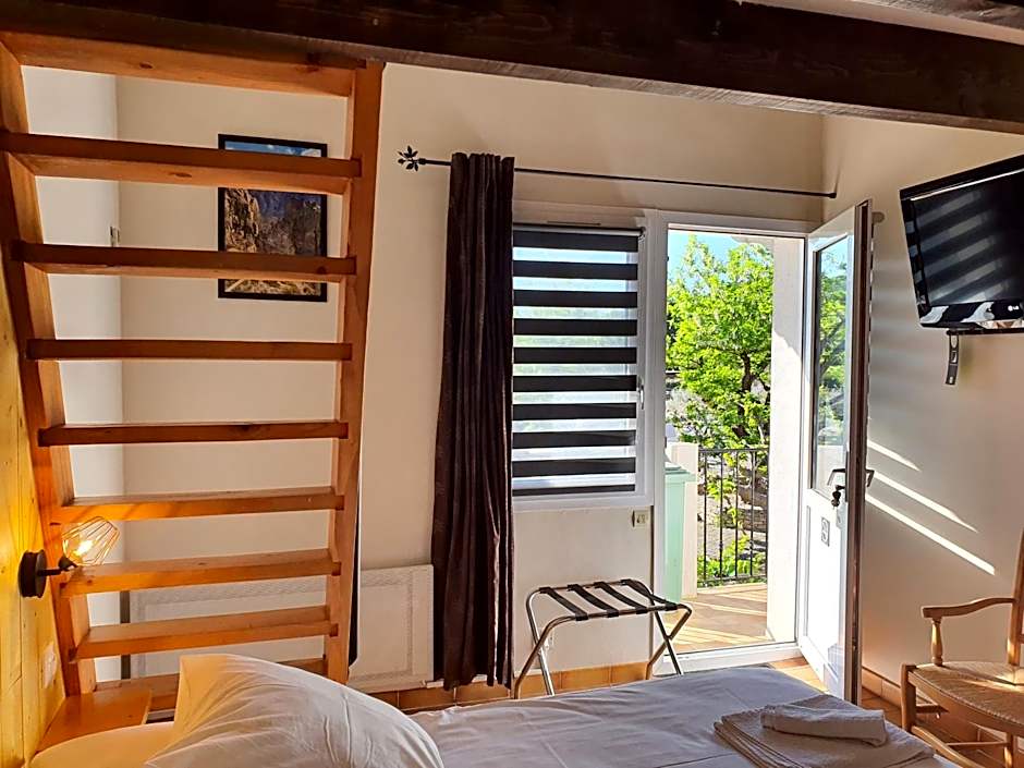 Logis Hôtel Restaurant L'Escarbille