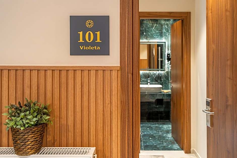 FLOARA DI MUNTE Forest Luxury Suites