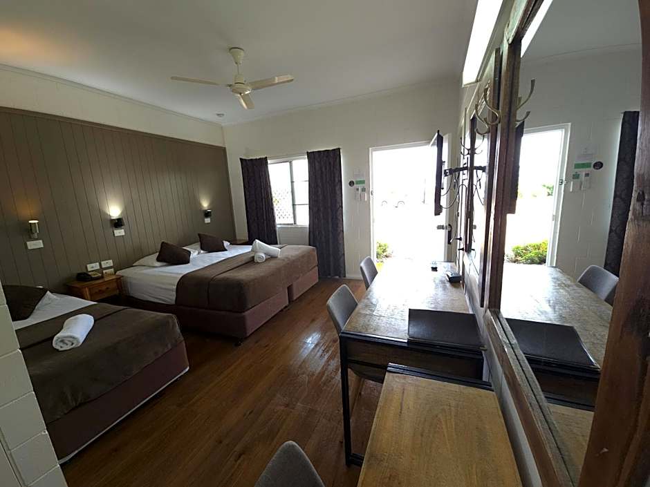 Colonial Rose Motel