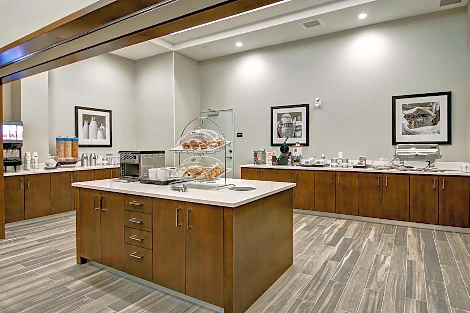 Hampton Inn By Hilton & Suites Grande Prairie, Alberta, Canada