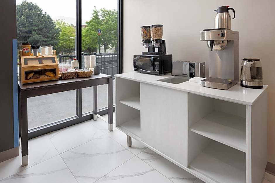 Days Inn by Wyndham Staten Island