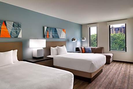 Den Queen Room with Two Queen Beds and Roll-in Shower - Disability Access