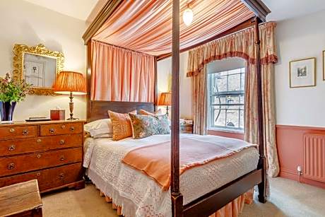 Double Room Four poster on Suite
