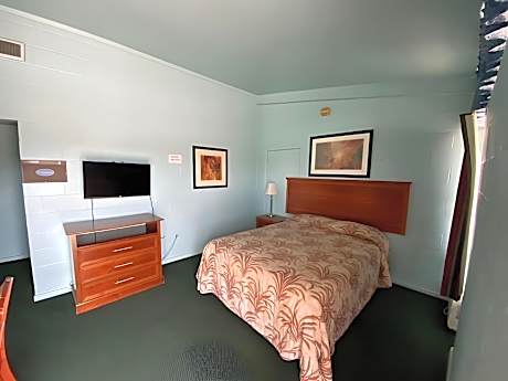 Queen Room - Smoking