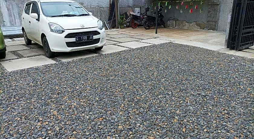 RedDoorz near Stasiun Batang