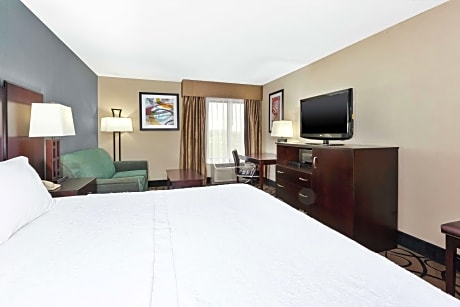 1 King Bed Study With Sofabed Nonsmoking