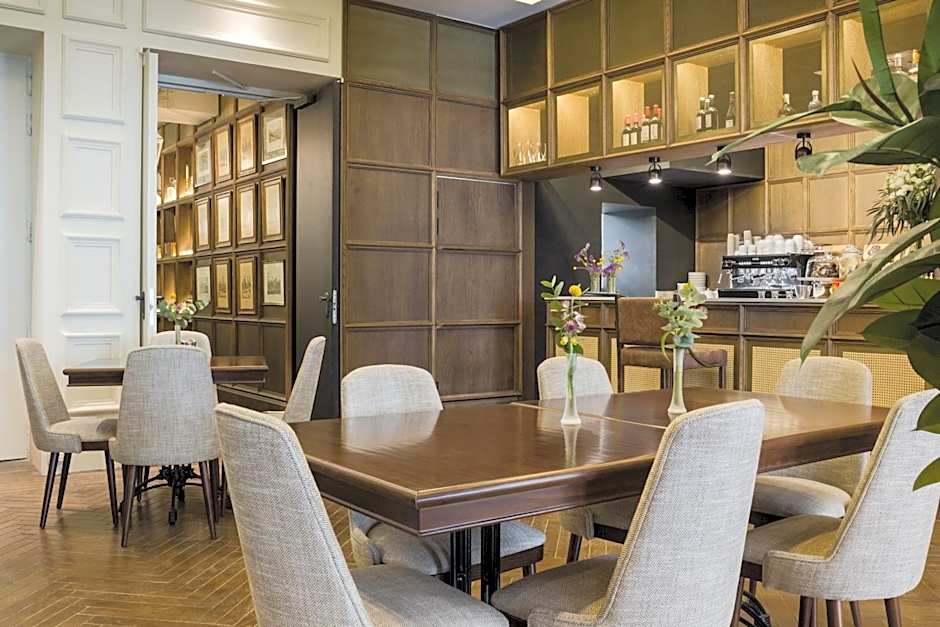 ICON Wipton by Petit Palace