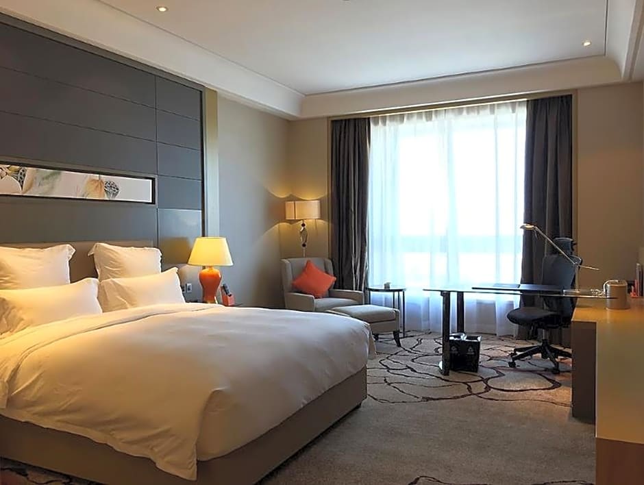 Pullman Shishi Mattison