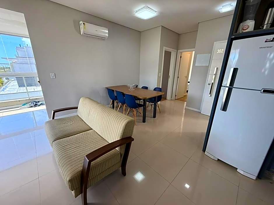 Cód 175 - Apartamento com 2 suítes 400m da Praia de Palmas