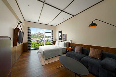 Flow King Room with City View