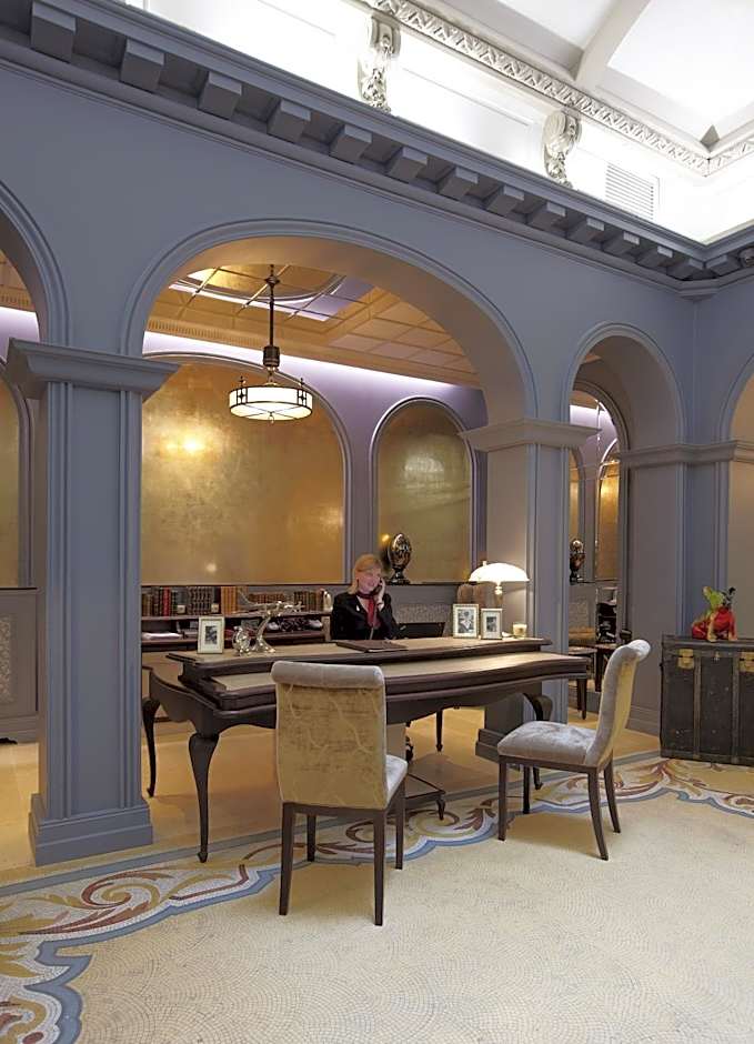 La Clef Louvre Paris by The Crest Collection