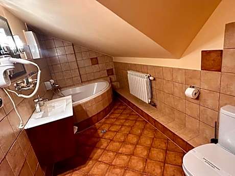 Triple Room with Bath