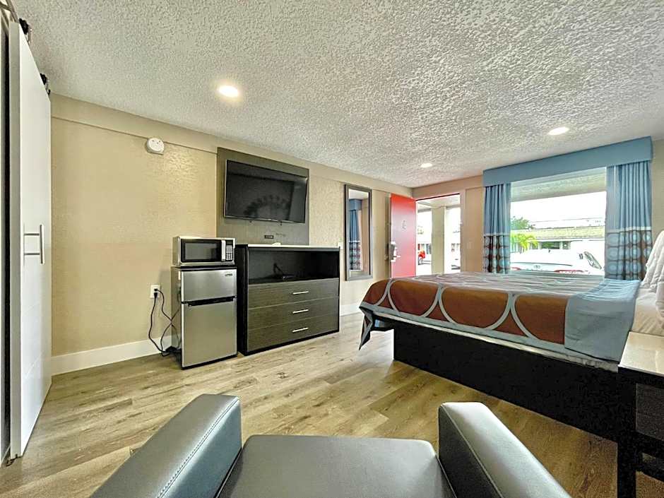 Super 8 by Wyndham Kissimmee-Orlando