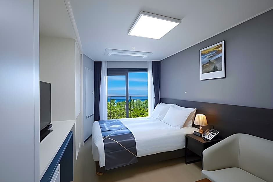 Sokcho Chonpines Beach Hotel