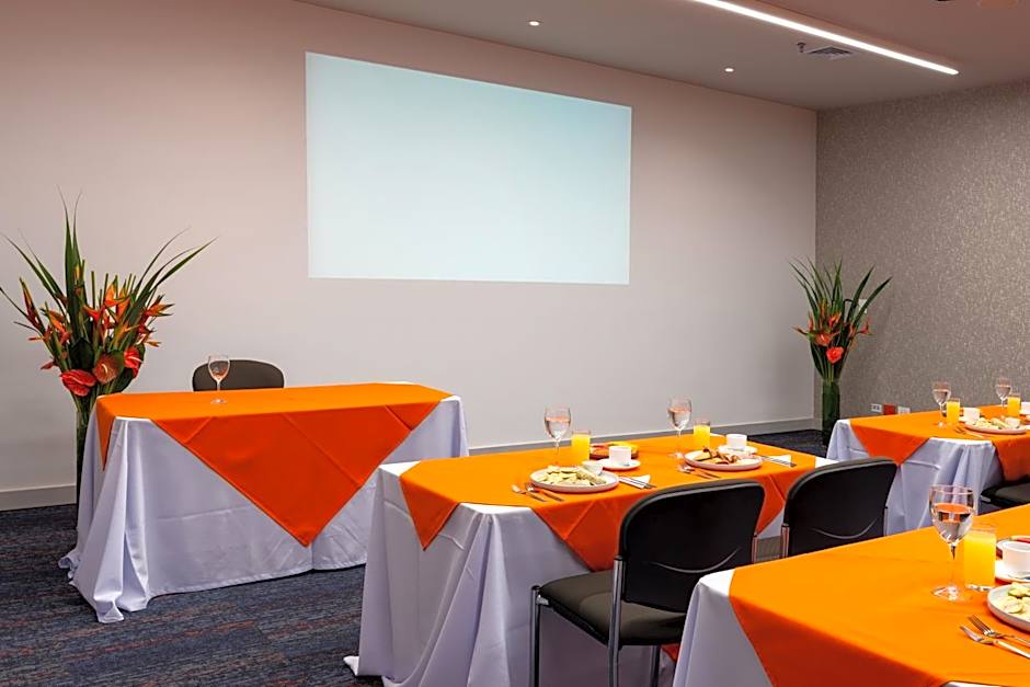 Hotel Holiday Inn Express & Suites Medellin By IHG