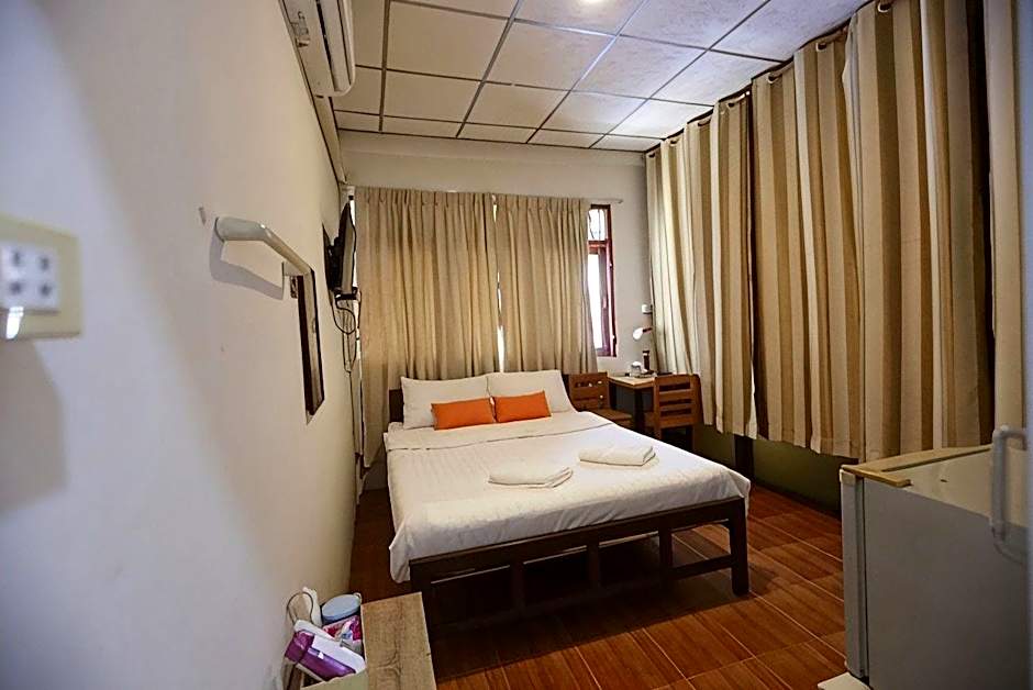 Banana hostel (Don Muang)