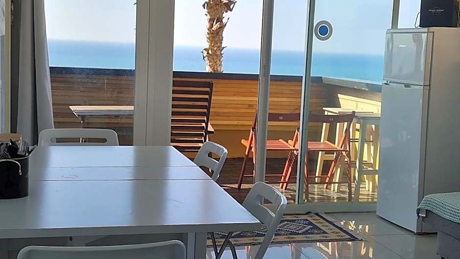 שירת הים -עם מרפסת עץ ובריכת זרמים פרטית חוף צאנז לציבור החרדי