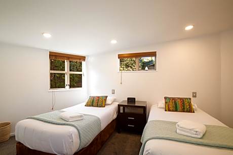 Large Three Bedroom Apartment w/ One Bathroom