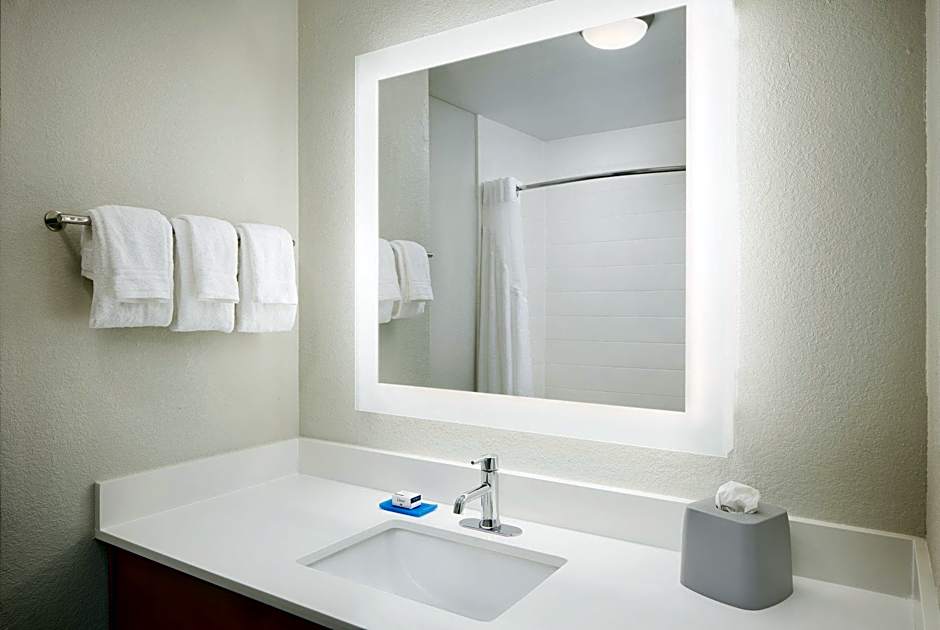 Holiday Inn Express Hotel & Suites Panama City-Tyndall By IHG
