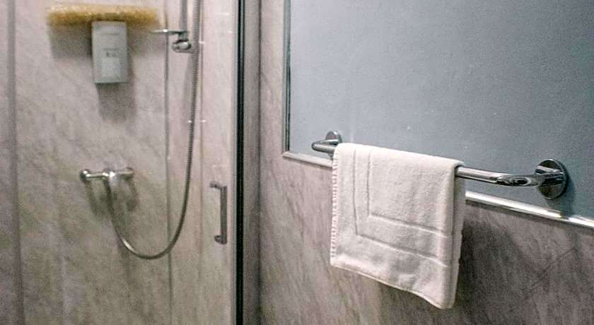 OYO Shanklin Beach Hotel