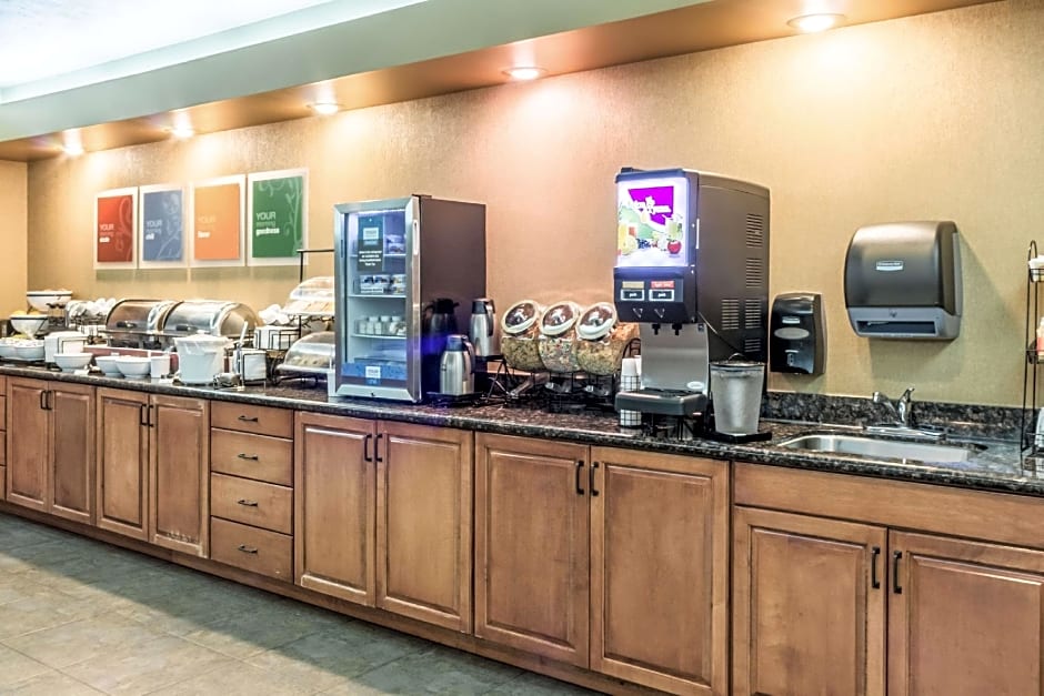 Comfort Inn & Suites Mitchell I-90