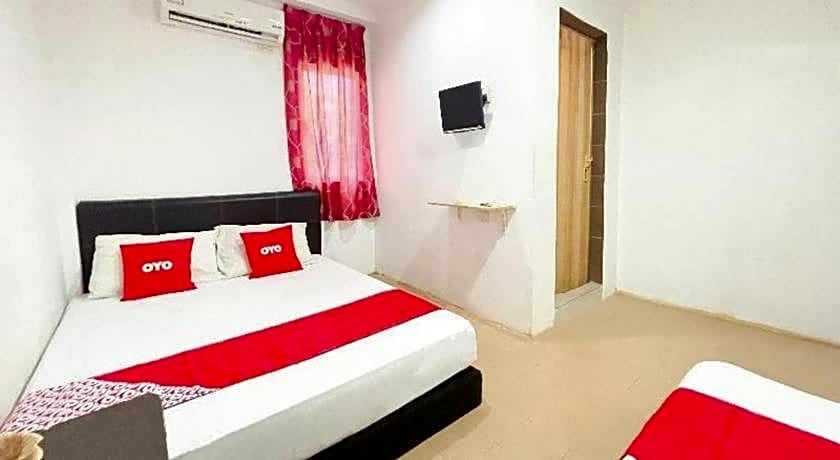 OYO 90324 Muar Station Hotel