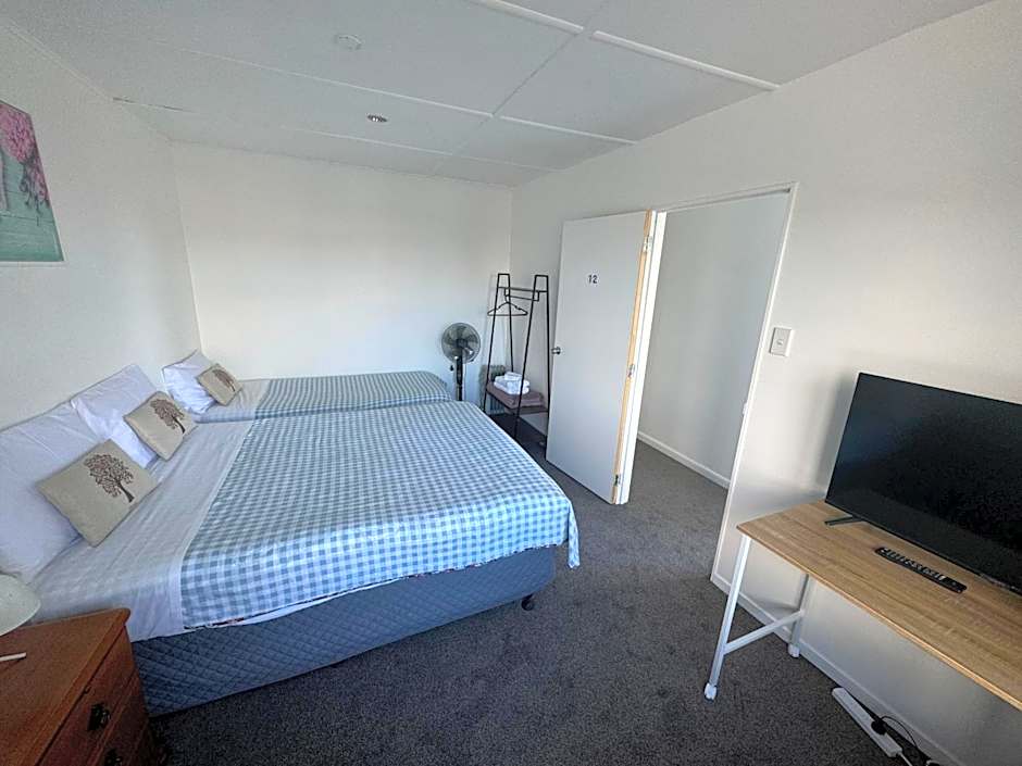 Rainbow Motel & Guest House