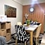 MaRoy Suites at Asteria Residences (Near NAIA with free Parking+Fiber Internet)