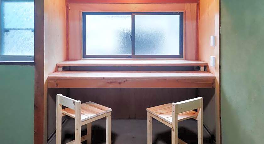 Guesthouse Bench