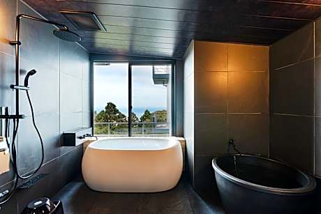 Quadruple Room with Private Bathroom