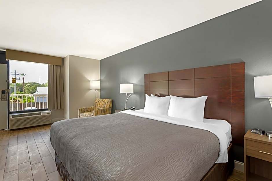 Quality Inn & Suites St Augustine Beach Area