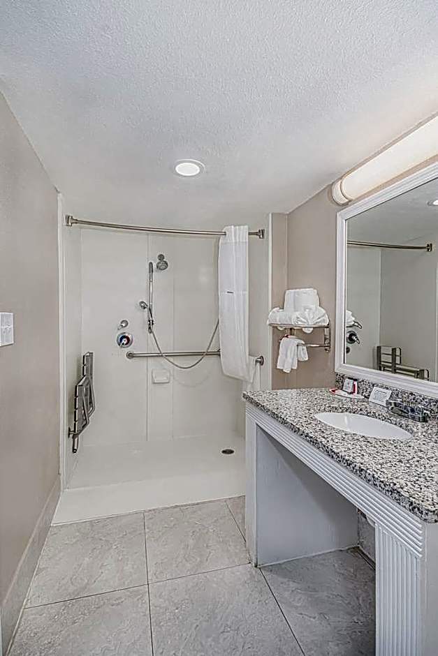 Casa Bella Inn & Suites