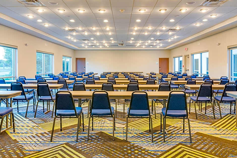 Holiday Inn Express & Suites Russellville By IHG