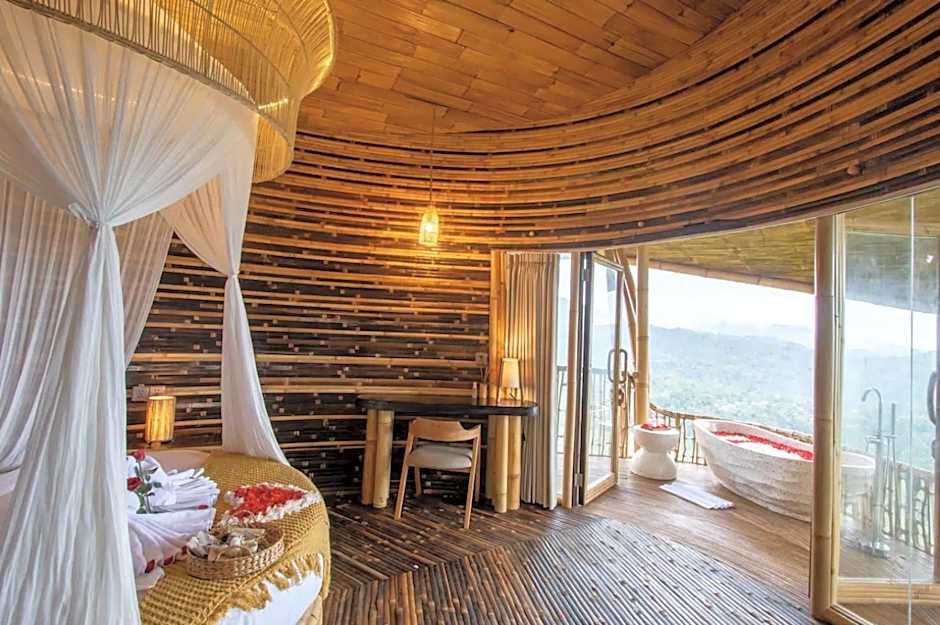 3 Bdr - Luxury Cliffside Bamboo Villa