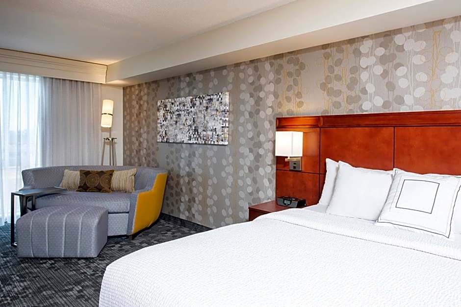 Courtyard by Marriott Milwaukee Airport