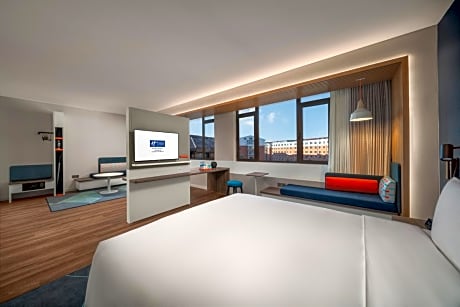 1 King Bed Suite Smoking