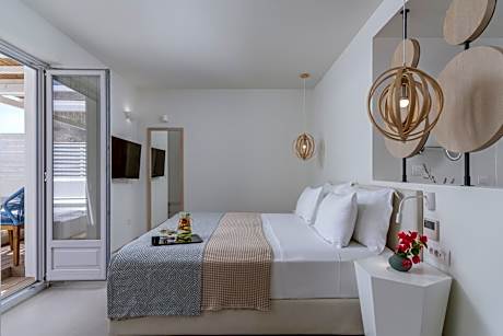 Deluxe Double Room with Balcony and Outdoor Refreshing Whirlpool