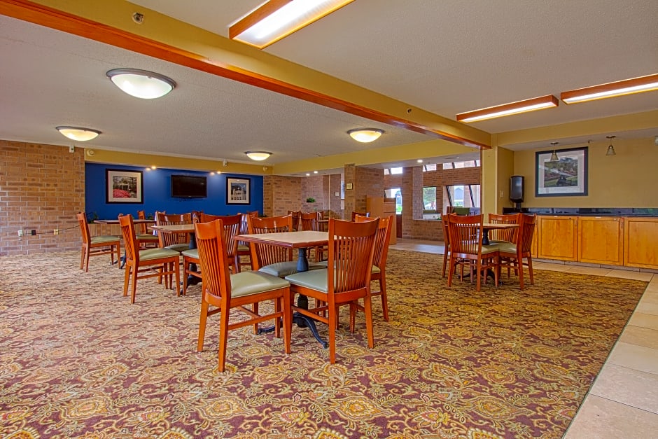 Tulsa Square Hotel Central, I-44 By OYO