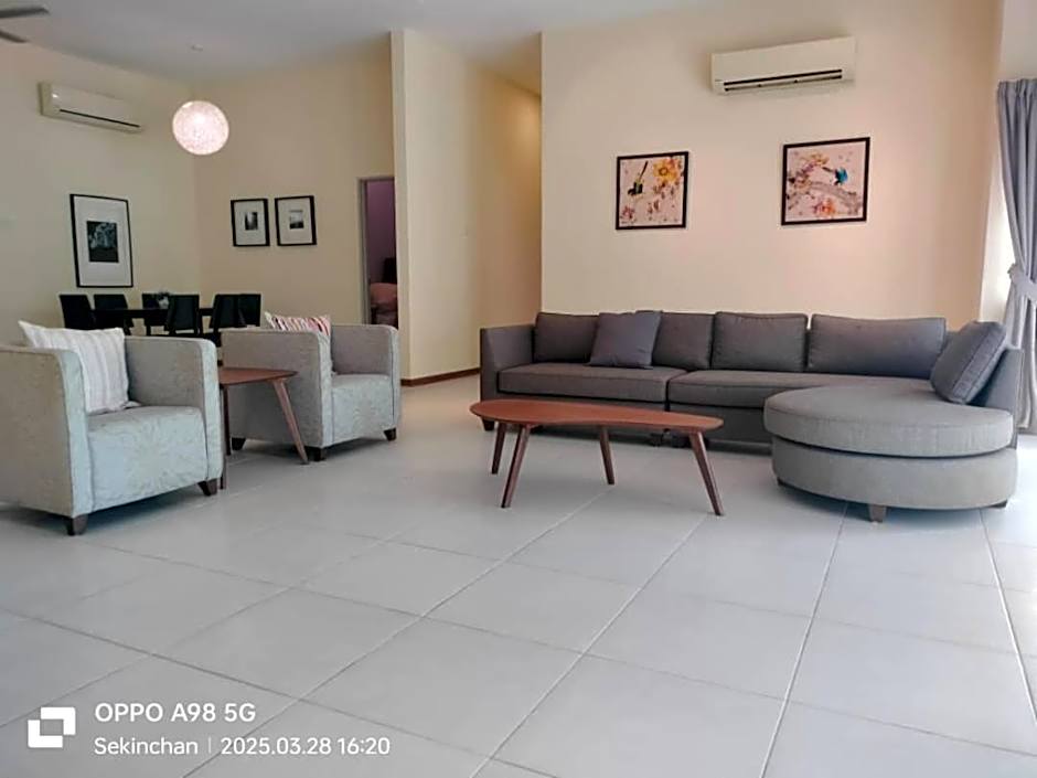 Sekinchan HighView Penthouse 15pax 5R5B 顶层公寓 看海 看稻田景