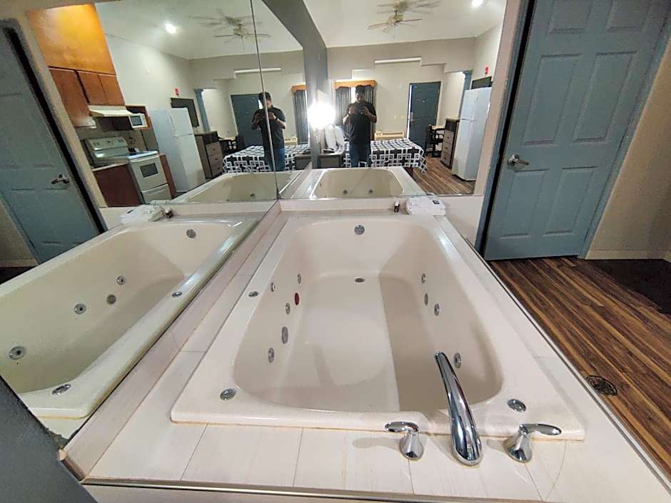 Regency Inn & Suites By Capital O Houston IAH Airport