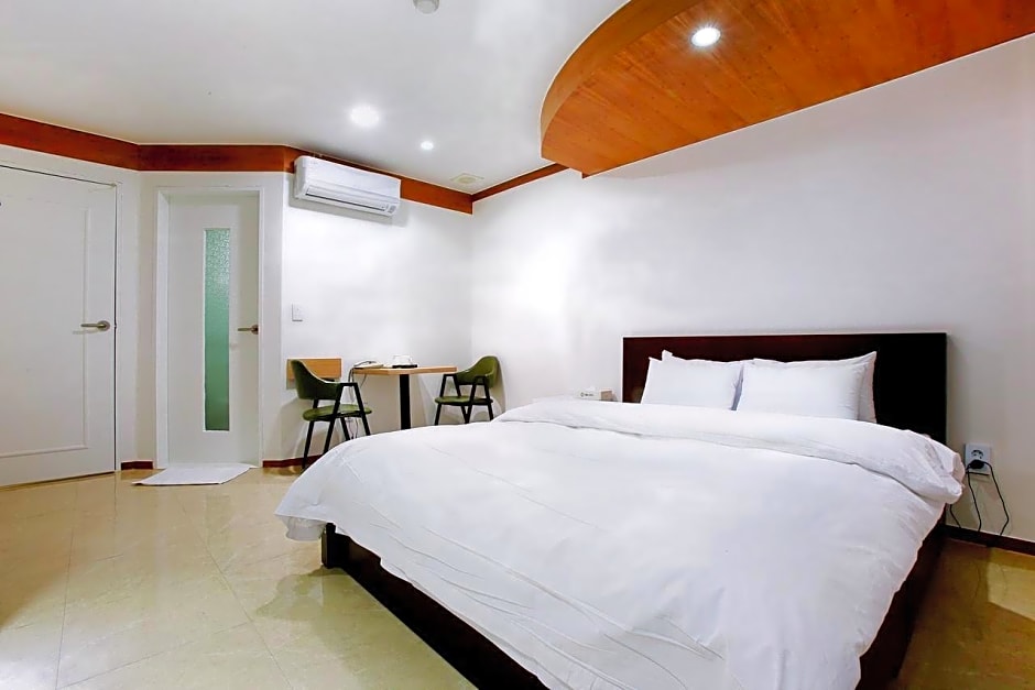 Abata Business Hotel