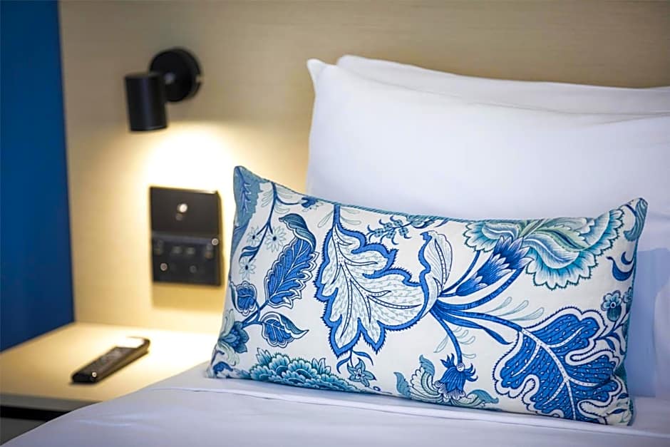 Nightcap at Queens Beach Hotel