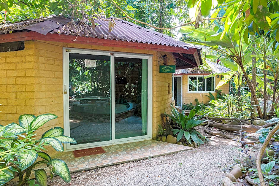 Baandin Chiewlarn Resort