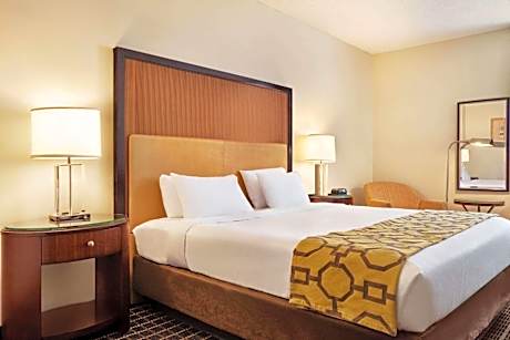Belmont Inn & Suites