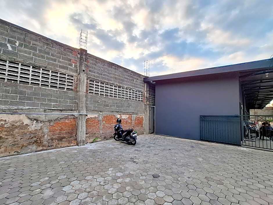 Homestay Sido Joyo near Sunrise Mall Mitra RedDoorz