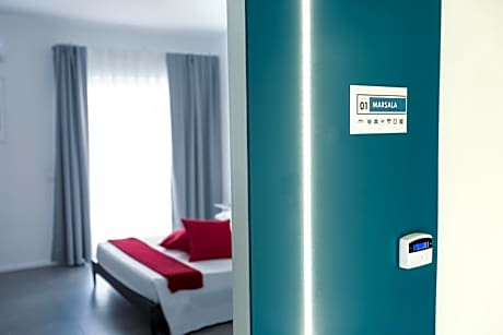 Deluxe Double Room with Side Sea View