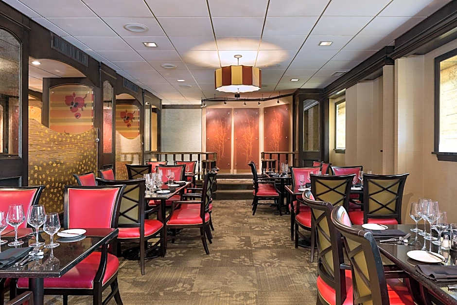 The Raphael Hotel, Autograph Collection by Marriott