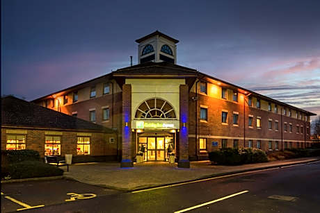 Holiday Inn Express Warwick - Stratford-upon-Avon By IHG