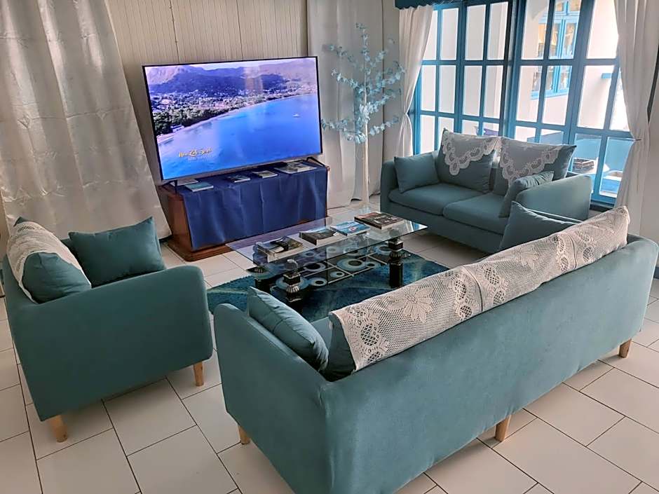 Le Chateau Bleu Hotel